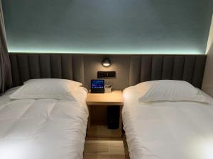 Postel nebo postele na pokoji v ubytování Meego Smart Select Hotel