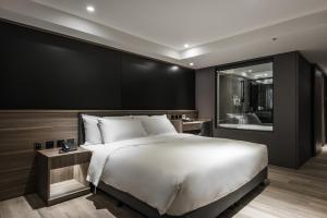 Giường trong phòng chung tại Autumn Willow Hotel