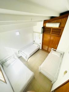 Katil atau katil-katil dalam bilik di Uchuva beach house