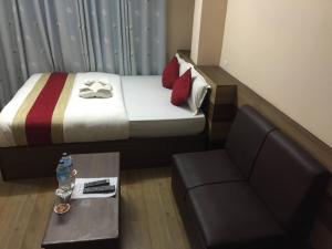 Hotel Rajdhani Visit房間的床
