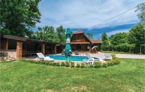 Bazén v ubytovaní Three-Bedroom Holiday Home In Lekenik alebo v jeho blízkosti + 27 fotografií