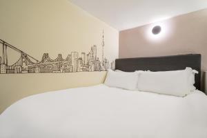 Postel nebo postele na pokoji v ubytování Meego Smart Select Hotel