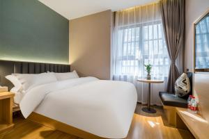 Postel nebo postele na pokoji v ubytování Meego Smart Select Hotel