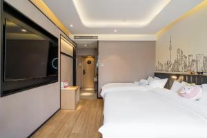 Postel nebo postele na pokoji v ubytování Meego Smart Select Hotel