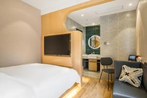 Postel nebo postele na pokoji v ubytování Meego Smart Select Hotel