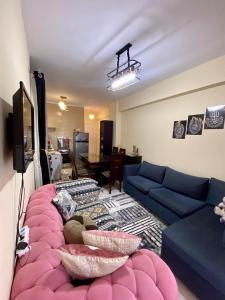 a living room with a pink bean bag couch at سيرينا العلمين عائلات ممنوع الجروبات والميكسات in Abū Shunaynah