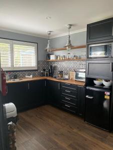 Kuchyň nebo kuchyňský kout v ubytování Mahalo Accomodation + 9 fotografií