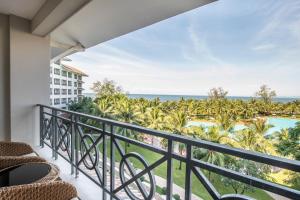 Ein Balkon oder eine Terrasse in der Unterkunft Vinpearl Resort & Spa Phu Quoc