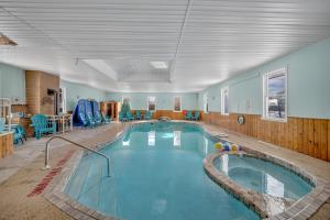 a large swimming pool in a hotel room at Marmora and Lake Inn and Victorian Diner in Marmora