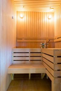 a wooden bench sitting in a sauna at Park Hotel Kokshetau in Shchūchīnsk