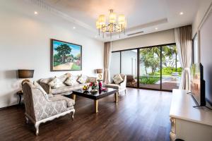 Ein Sitzbereich in der Unterkunft Vinpearl Resort & Spa Phu Quoc