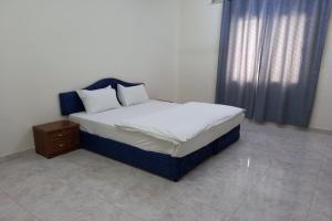 Łóżko lub łóżka w pokoju w obiekcie Super OYO 147 Babylon Furnished Apartment