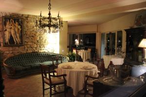 A seating area at Agriturismo Casa Adea