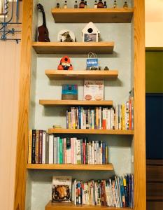 Biblioteca nella casa vacanze