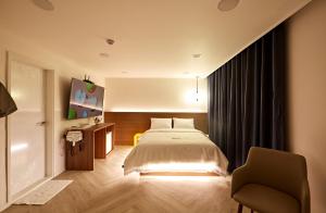 Postel nebo postele na pokoji v ubytování Hotel sounds