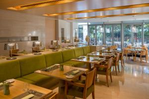 Restaurace v ubytování Park Rotana Abu Dhabi