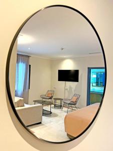 Telewizja i/lub zestaw kina domowego w obiekcie Itaca Sevilla by Soho Boutique