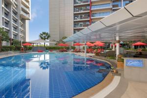 Bazén v ubytování Park Rotana Abu Dhabi nebo v jeho okolí