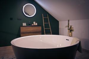Zdjęcie z galerii obiektu Maison avec jacuzzi privatif w mieście Renac