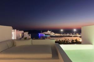 A piscina localizada em Porto Mykonos ou nos arredores