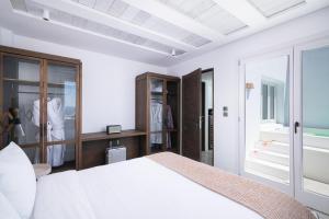 Cama ou camas em um quarto em Porto Mykonos