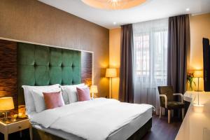 Postel nebo postele na pokoji v ubytování CRYSTAL Hotel Belgrade