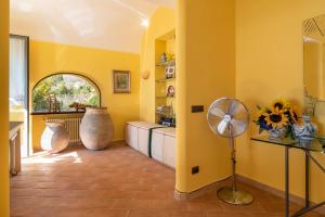 Η κουζίνα ή μικρή κουζίνα στο RivieraRent Villa L'Orizzonte