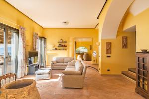 Χώρος καθιστικού στο RivieraRent Villa L'Orizzonte