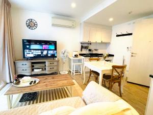 A kitchen or kitchenette at Summer Huahin311, 150m from beach. Near Cicada and Tamarind.