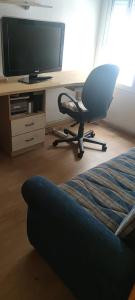 a desk with a chair in front of a television at apart paz in Torrevieja