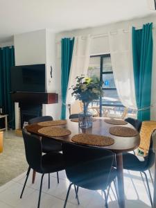 Μια τηλεόραση ή/και κέντρο ψυχαγωγίας στο CASA UNIÃO Carvoeiro