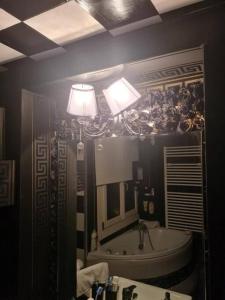 Vannas istaba naktsmītnē Luxury apartment in Venice