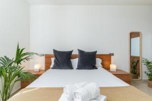 Ein Bett oder Betten in einem Zimmer der Unterkunft MONKÓ ON THE ROCK