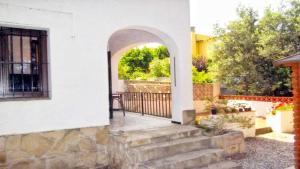 Vonkajšia záhrada v ubytovaní VACAY Villa Passatge, piscina comunitaria y aire puro! en la Costa Brava, L'Escala!