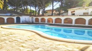 Bazén v ubytovaní VACAY Villa Passatge, piscina comunitaria y aire puro! en la Costa Brava, L'Escala! alebo v jeho blízkosti