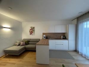 A kitchen or kitchenette at Apartments Johanna