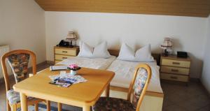 Postel nebo postele na pokoji v ubytování Gasthof-Hotel-Löwen