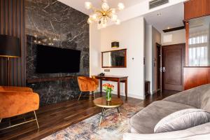 Televízia a/alebo spoločenská miestnosť v ubytovaní Hotel Galicja Superior Wellness & Spa
