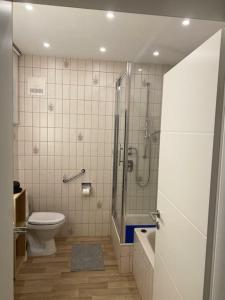 Ένα μπάνιο στο Ferienwohnung Seebrise Bostalsee