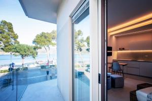 Khu vực ghế ngồi tại Vistamare Suite & Room
