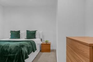 מיטה או מיטות בחדר ב-Modern One Bedroom Apartments in Old Street