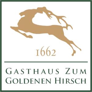 um logótipo para um brasão alemão com um cavalo em Gasthaus Zum Goldenen Hirsch em Schriesheim