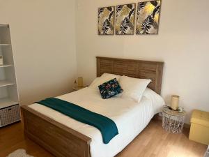 Postel nebo postele na pokoji v ubytování Appartement au calme - Proche centre ville