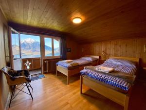 Voodi või voodid majutusasutuse CHALET EGGLEN "Typical Swiss House, Best Views, Private Jacuzzi" toas
