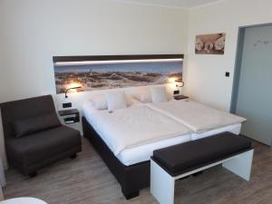 Postel nebo postele na pokoji v ubytování ankerplatz-Hotel garni + 33 fotografií