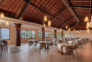 Restoran või mõni muu söögikoht majutusasutuses Sundancer Residences and Villas Lombok