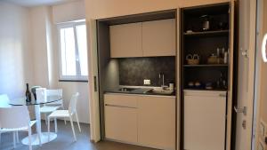 Virtuvė arba virtuvėlė apgyvendinimo įstaigoje Loft del Parco by Go4sea