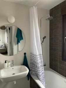 A bathroom at Mirador del Río