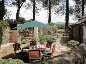 A garden outside Pigwigs Place