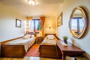Postel nebo postele na pokoji v ubytování Mountain Apartments Butorowy Sauna Residence